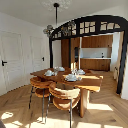 Le Gally 55m2, Coeur De Avec Garage! Lägenhet *