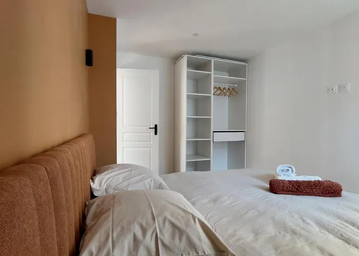 Apartamento Le Gally 55m2, Coeur De Avec Garage! *